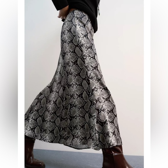 Zara NWT snake skin satin midi skirt - Picture 8 of 13